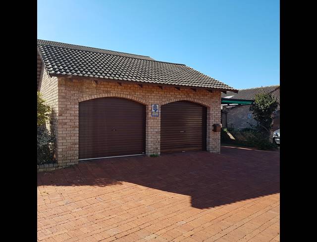 3 BEDROOM TOWNHOUSE RENTED IN GREENACRES